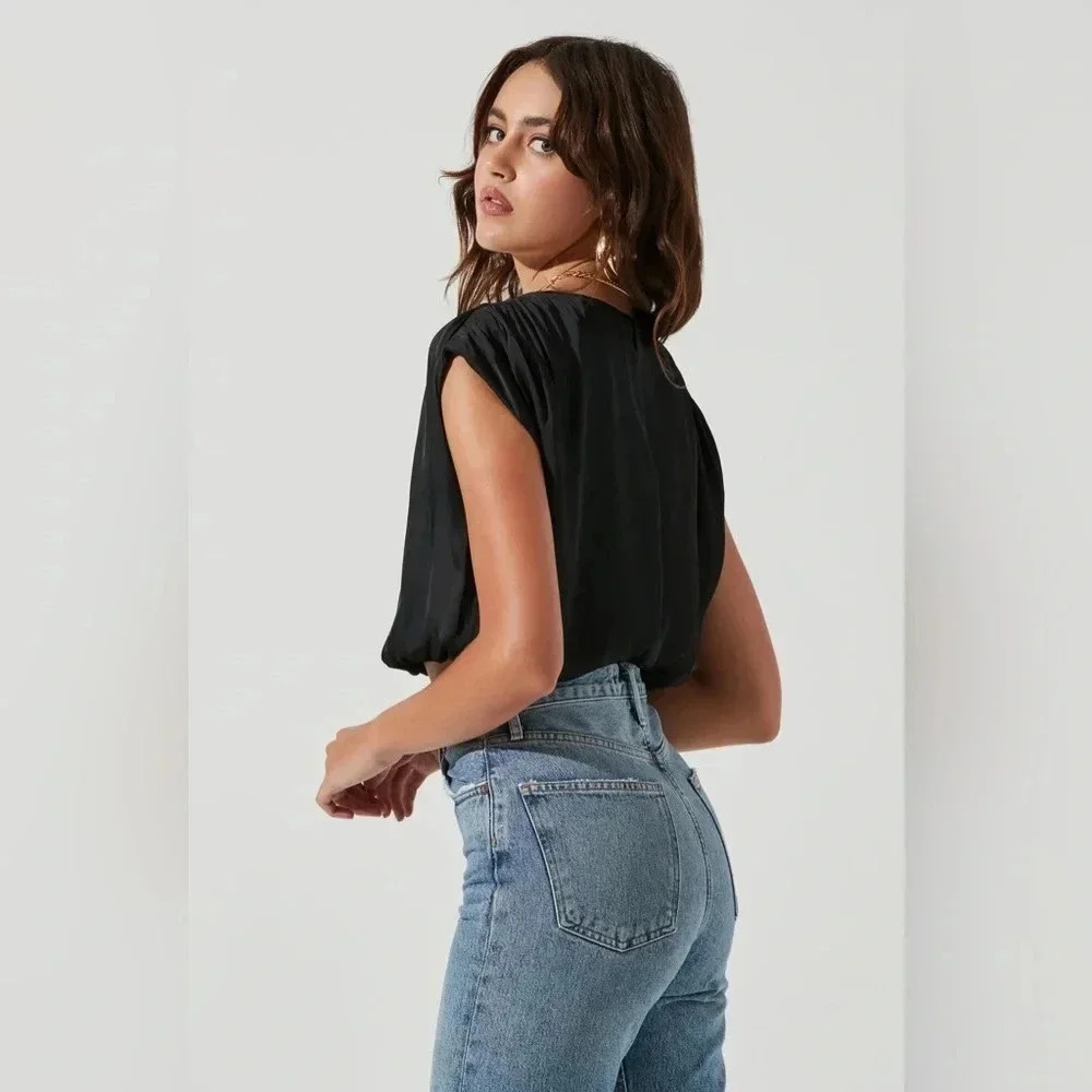 NWOT ASTR the Label PINK Riva Crop Top / Revolve